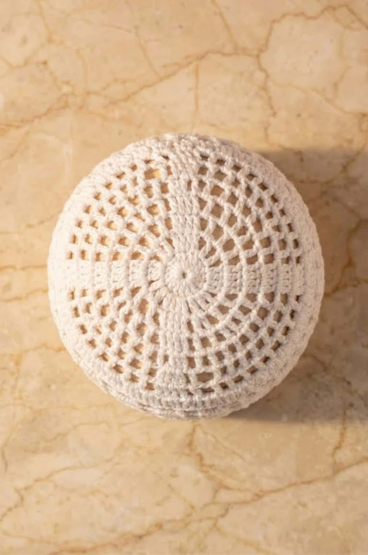 Matat Elastic is an elastic band used to hold the ghutra or shemagh in place.  2