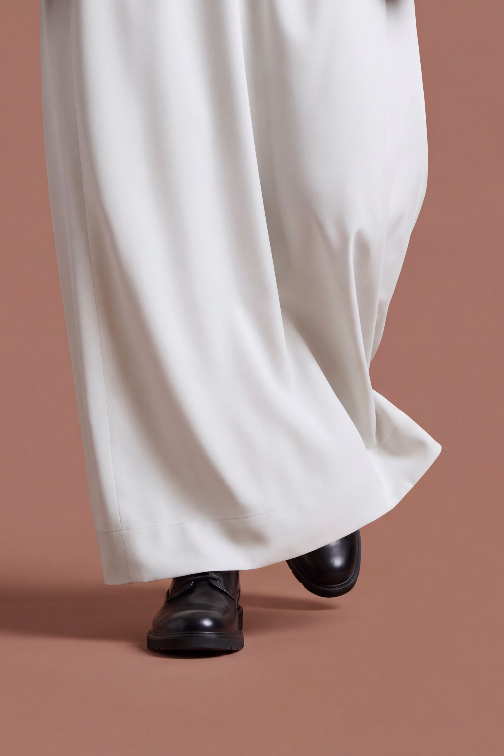 Soft White Saudi Thobe 8