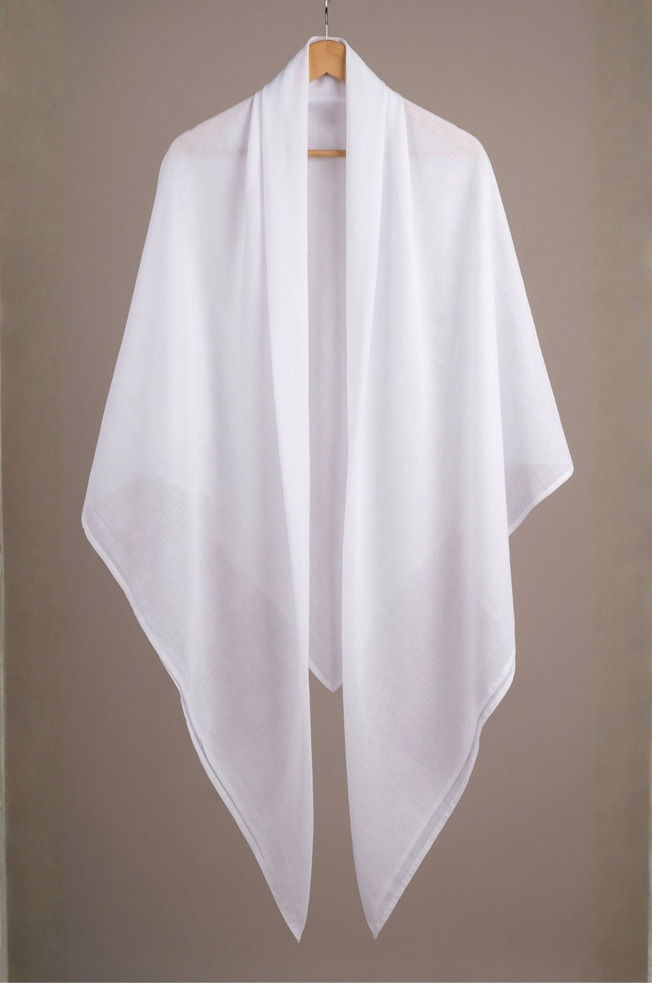 Classic White Sada Ghutra folded neatly for everyday use. 1