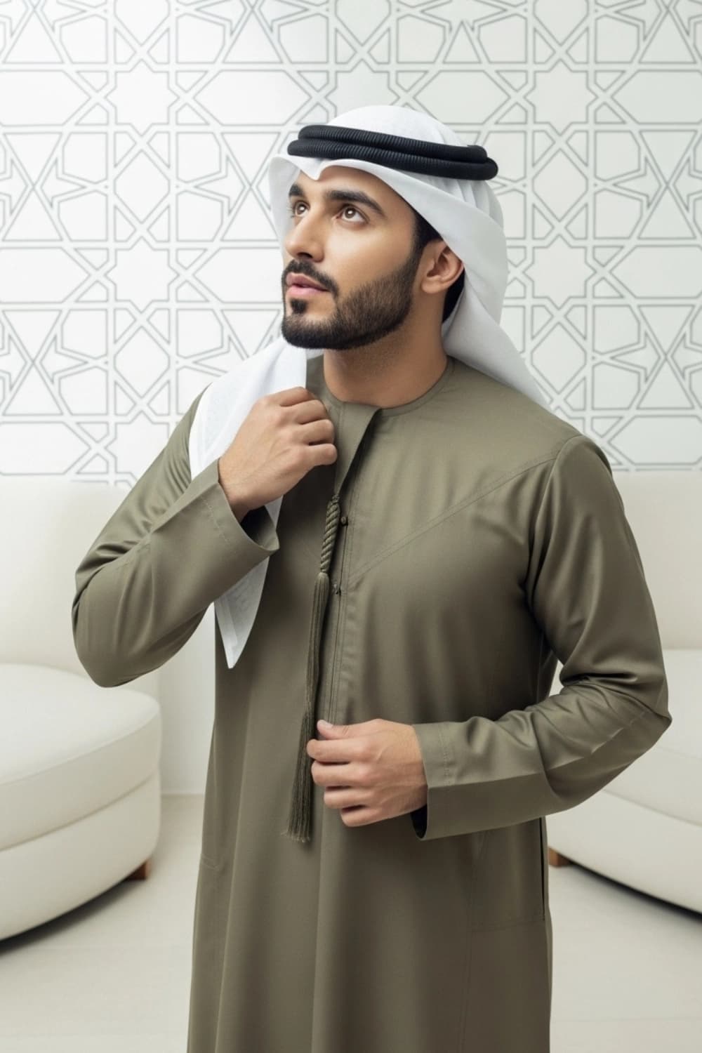كندورة إماراتية بلون الزيتون | من شباب اليولة بقماش ياباني فاخر - إصدار ستيلا - 2