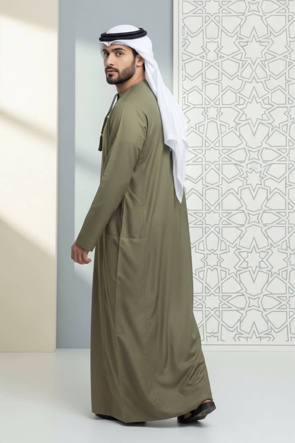 كندورة إماراتية بلون الزيتون | من شباب اليولة بقماش ياباني فاخر - إصدار ستيلا - 4