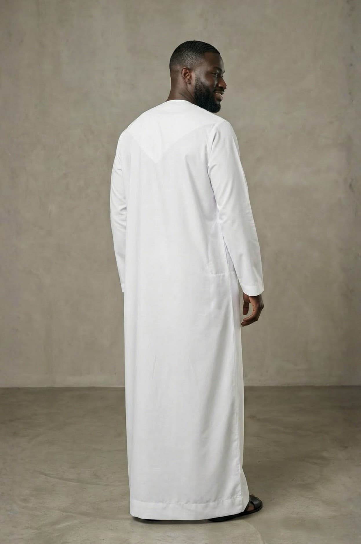 كندورا بيضاء فاخرة للأجانب | زي عربي راقي أبوظبي - 4