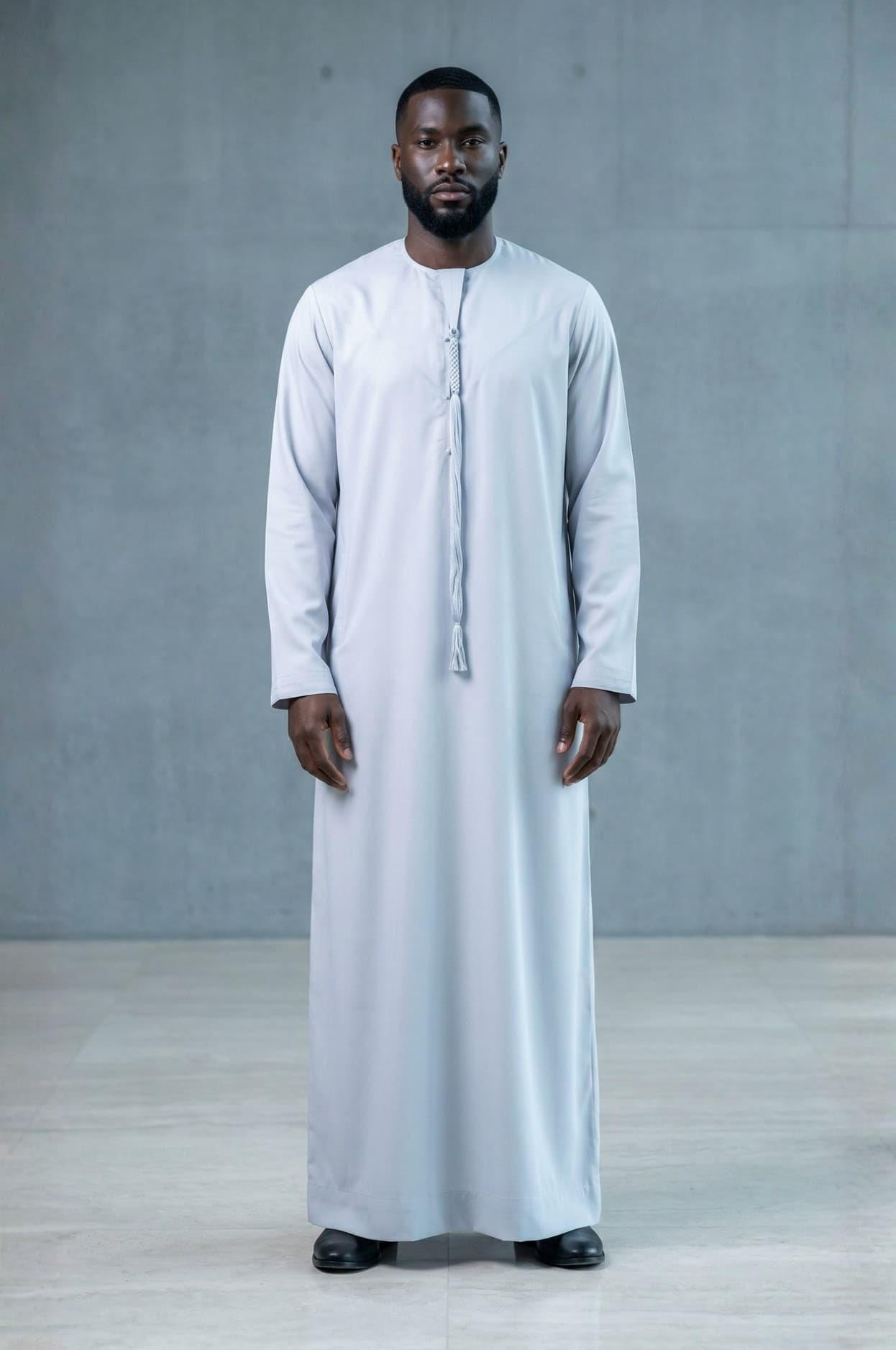 كندورا رمادي جليدي حديث للأجانب | أزياء عربية معاصرة في الإمارات - 3